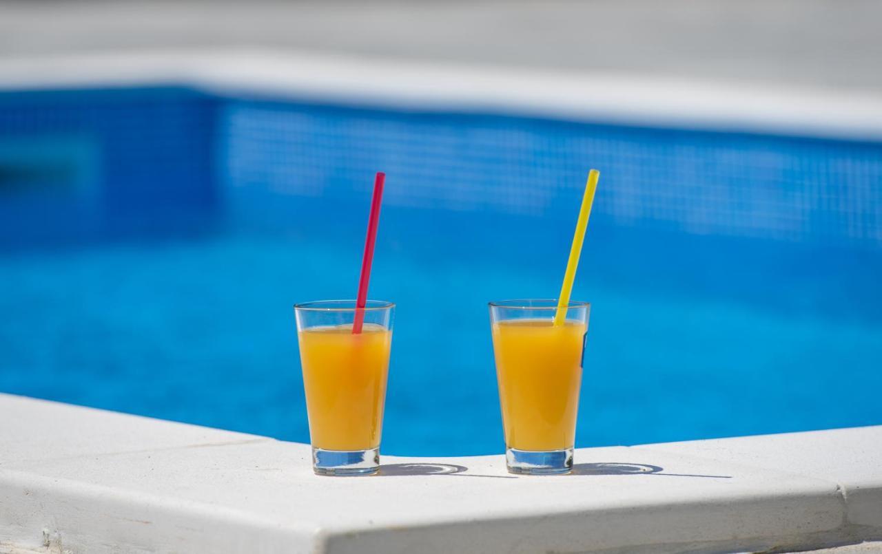 Apartments Villa "Aurea" With Pool 크르크 외부 사진