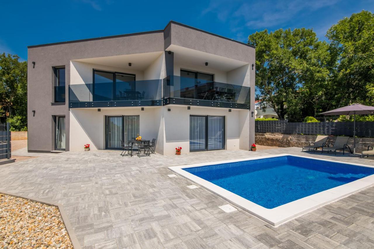 Apartments Villa "Aurea" With Pool 크르크 외부 사진