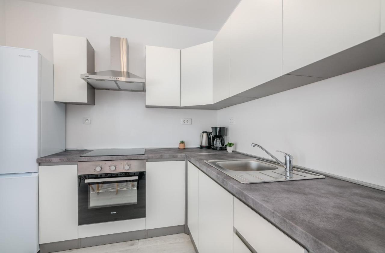 Apartments Villa "Aurea" With Pool 크르크 외부 사진