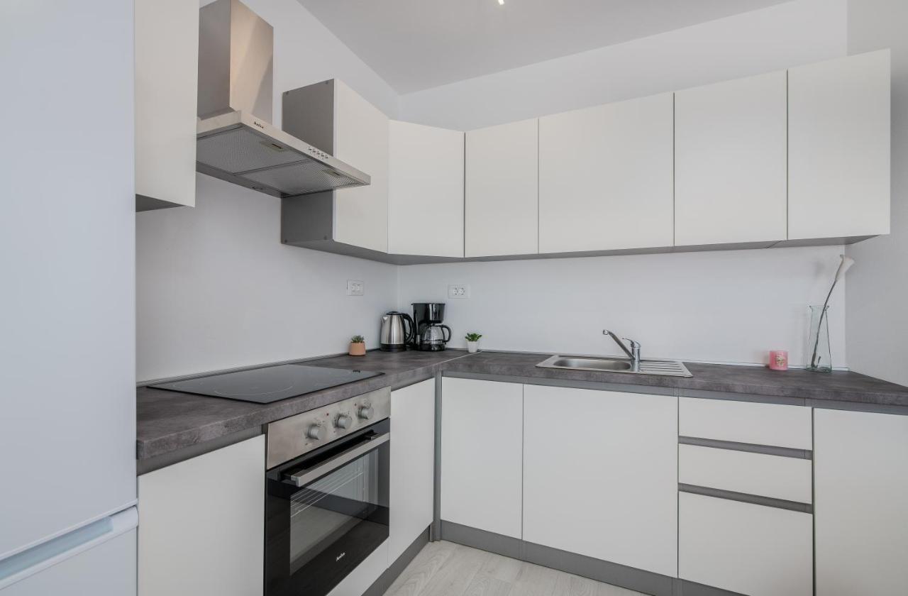 Apartments Villa "Aurea" With Pool 크르크 외부 사진