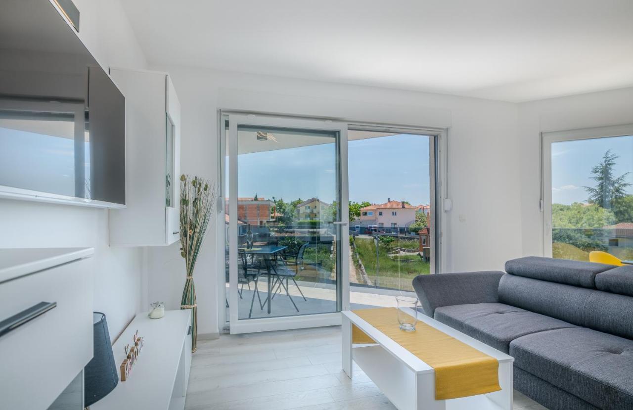 Apartments Villa "Aurea" With Pool 크르크 외부 사진