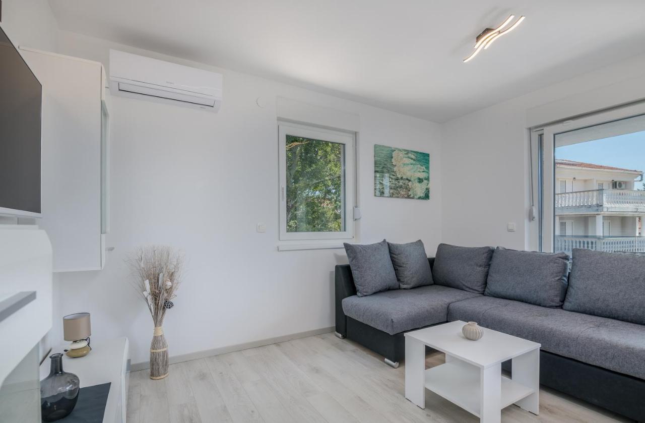 Apartments Villa "Aurea" With Pool 크르크 외부 사진
